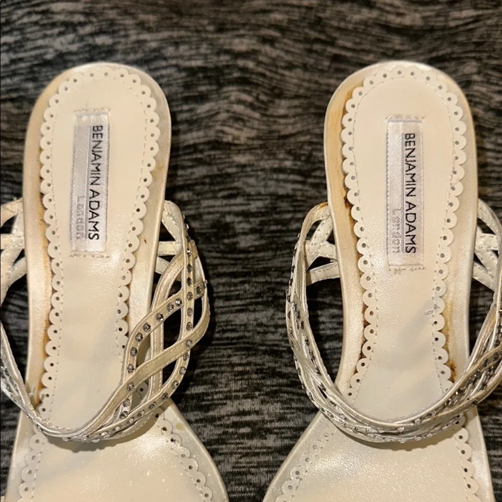 Benjamin Adams London
Womens Ivory Wedding
Open Toe Strappy Heels Size US6 EU36 - Picture 7 of 8